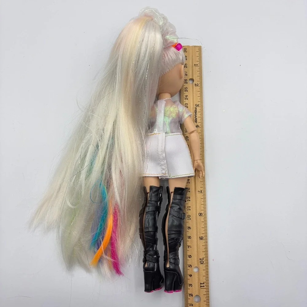 Rainbow High Amaya Raine Fashion Doll Rainbow Hair Iridescent Outfit Black Boots